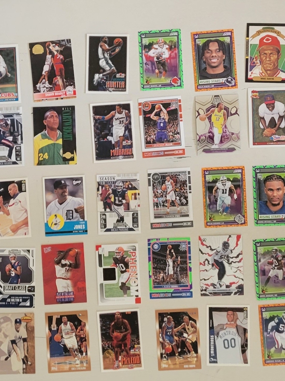 MIXED LOT OF 50 BASEBALL, FOOTBALL, BASKETBALL. MODERN,  AND VINTAGE